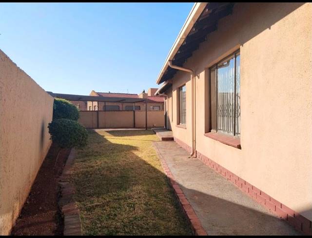 3 BEDROOM HOUSE FOR SALE IN SPRUIT VIEW